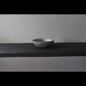 英国の陶芸作家　アーティスト　SARAH JERATH  サラジェラス　TREE ASH  10cm BOWL ボウル　No3    グレー　作家の器　作家物　一点物｜nontitletokyo