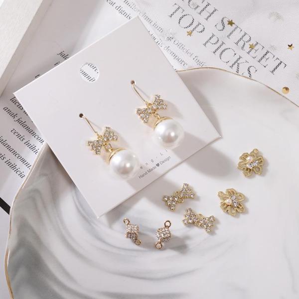 【2ケor４ケ】つなぎ専用繋ぎ専用　チャーム パーツ  金具 蝶々リポン・花・立方体型 ピアスパーツ...