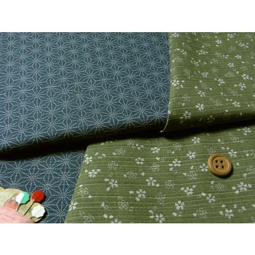 和柄コットン生地・リバーシブル 桜と麻の葉(うぐいす/はなだ) 10cm単位 切り売り