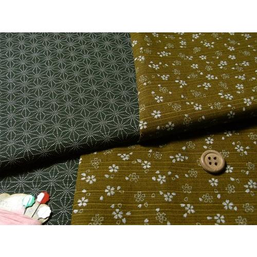和柄コットン生地・リバーシブル 桜と麻の葉(金茶/深緑) 10cm単位 切り売り