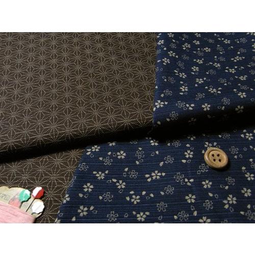 和柄コットン生地・リバーシブル 桜と麻の葉(紺/茶色) 10cm単位 切り売り