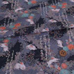 和柄コットン生地 野辺の花にうさぎ(グレー) 10cm単位 切り売り