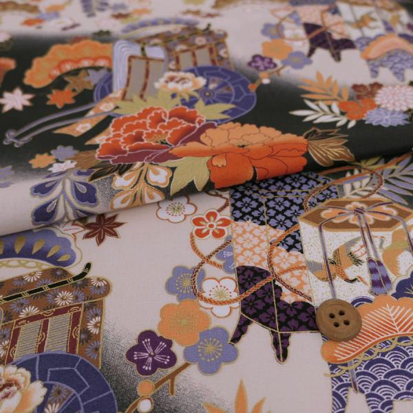 和柄コットン生地 御所車と貝桶に和花尽くし(墨色) 10cm単位 切り売り