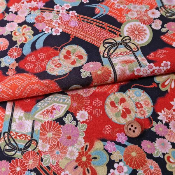 一越ちりめん生地 貝桶と花鼓(黒/赤) 布がたりオリジナル 10cm単位 切り売り