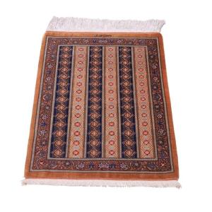 ペルシャ絨毯／マフムード・ヌーリ工房 80×60cm イラン産 手織り シルク100％ ラグ ラグマット（FN-70280）