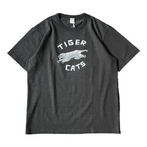 BARNS OUTFITTERS(バーンズアウトフィッターズ) "TSURIAMI" S/S Print T-shirt 【TIGER CATS】 (全3色)｜o-mureys&mado