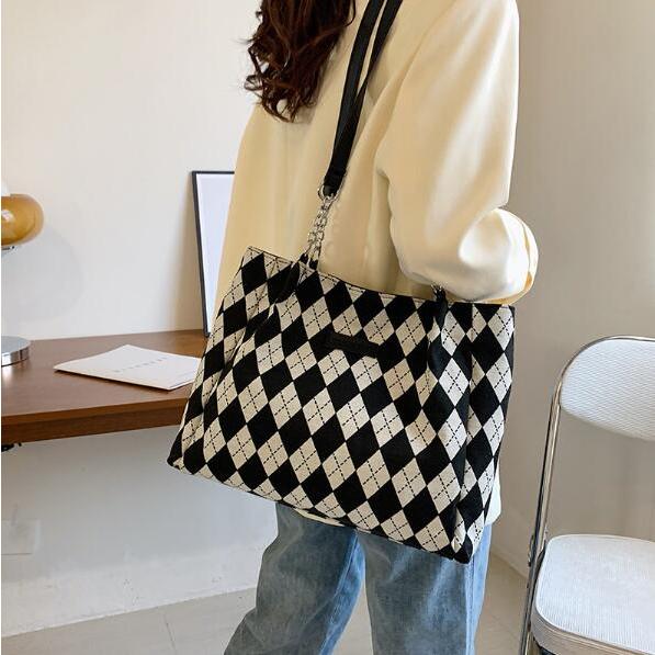 トートバッグ レディース 大きめ 通勤バッグ a4 軽量 縦型 肩掛けバッグ 帆布 おしゃれ 大容量...