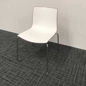 【中古】アルペール（Arper） カティファ46 2色タイプ スタッキングチェア 肘無 ホワイト×レッド デザイナーズ 会議椅子 食堂椅子 IS-866828B