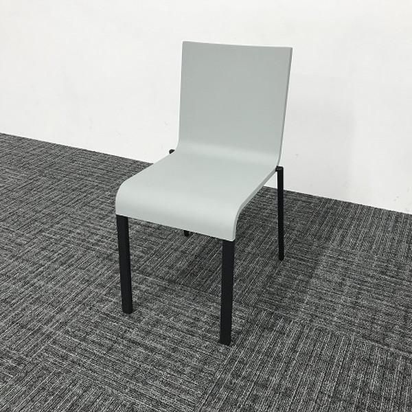 Vitra ヴィトラ スタッキングチェア 肘無 .03 グレー 中古 □ IS-867959B