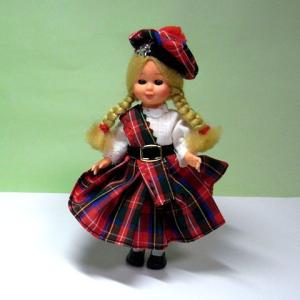 フランス人形民族衣装14cm“和みます癒されます可愛い表情 : ヨーロッパ