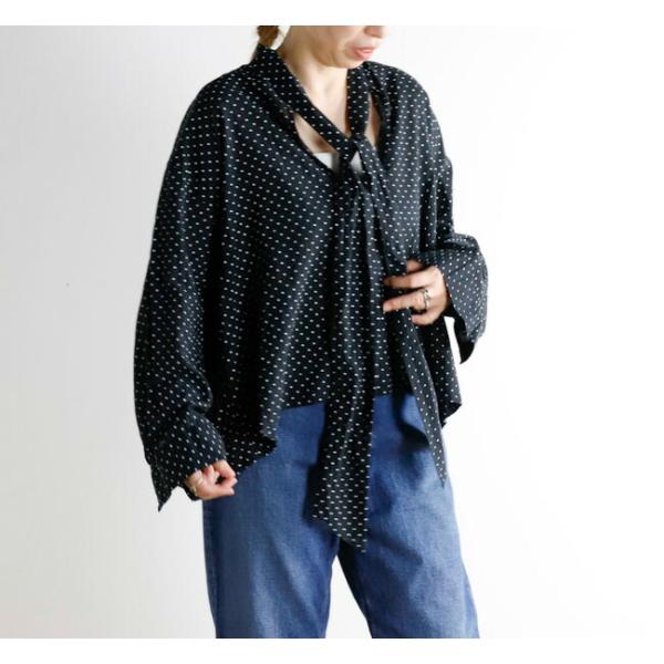 Veritecoeur ヴェリテクール VC-2748 ドットタイカラーブラウス