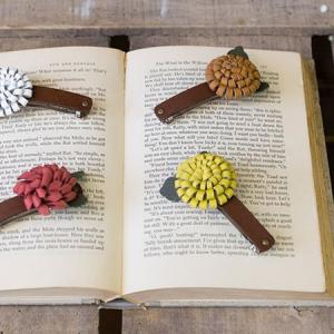 Kanmi.  レザーフラワー バレッタ