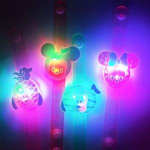 光るおもちゃ ディズニーフルーツフラッシュブレス...の商品画像