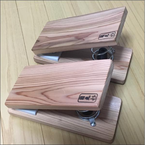 健康機器 栃木県鹿沼市の鎌田スプリングが日光杉で作った股関節運動器 らくらく快足