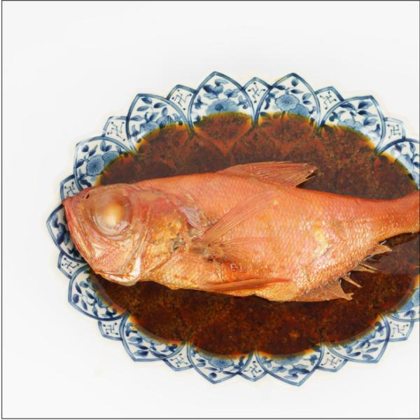 金目鯛の煮付け 三崎の新ブランド 金目鯛専門船 第８大徳丸のトロ金目鯛を生のまま丸ごと煮汁と真空にし...