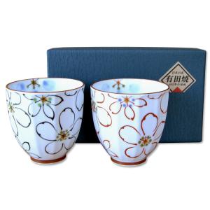 新品　富士山の手描きの湯呑み　夫婦で　二つセットのみ 新品 富士山の手描きの湯呑み 夫婦で 二つセットのみ 新品 富士山の