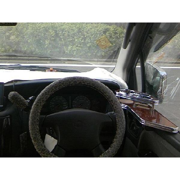 E50エルグランドサイドテーブル　運転席側