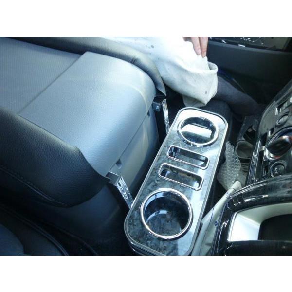 NV350 キャラバン　　カップホルダー