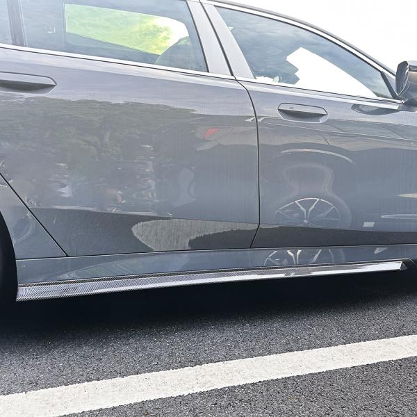 スポーティ全開♪ BMW カーボン ルック サイドスカート カバー G61 523d xDrive ...