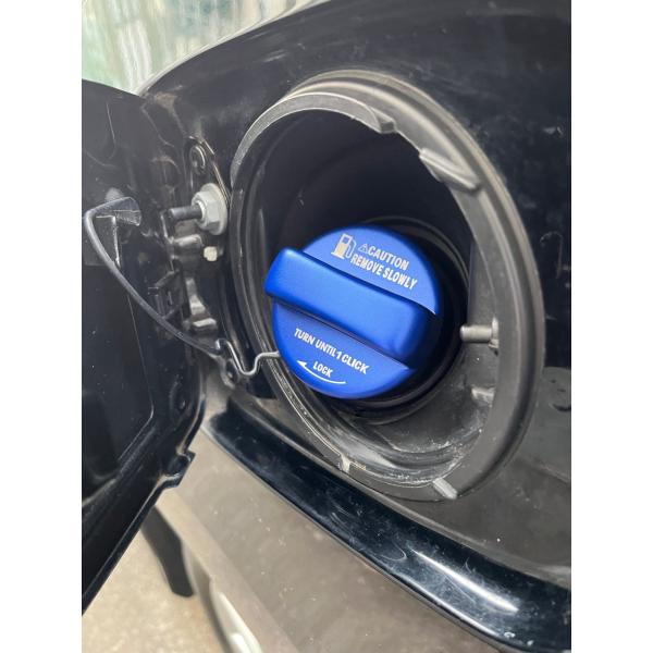 デザイン性UP♪ 給油口キャップ タンクキャップ カバー 青 スバル WRX SX4 VBH GT-...