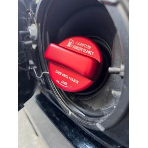 デザイン性UP♪ 給油口キャップ タンクキャップ カバー 赤 ディアスワゴン S321N S331N LS RS RSリミテッド スマートアシスト｜onlyoneshop01