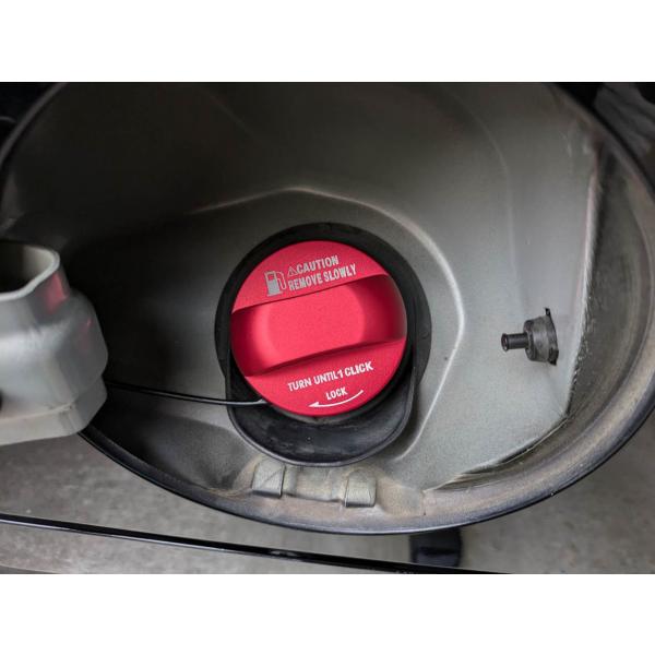 デザイン性UP♪ 給油口キャップ タンクキャップ カバー 赤 ワゴンR MH34S MH44S FA...