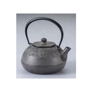 【南部鉄器】鉄瓶 菊花 Φ13xH10.5cm 約0.6L IKENAGA/池永鉄工 菊の花がデザイ...