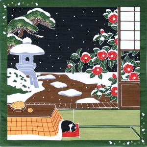 前田染工 たまのお散歩 椿（12月）Camellia 雪 こたつ猫 日本製 季節の小風呂敷 型友禅 和柄  四季 ハンカチ タペストリー ランチクロス ハチワレ 白黒猫｜ooyamanekoshokai