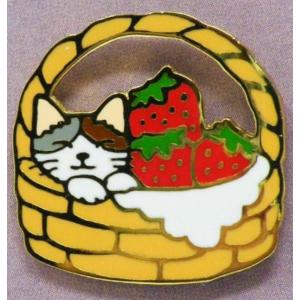 ポタリングキャット ピンズ いちごバスケット ピンバッジ ピンブローチ グッズ 猫雑貨 ギフト かわいい 三毛 ぶち かご フルーツ