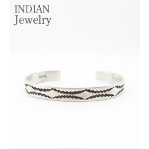 INDIAN JEWELRY ナバホ族 ノラ・タへ スタンプワーク バングル NAVAJO STAMPED SILVER BANGLE Nora Tahe IJ-386｜organweb