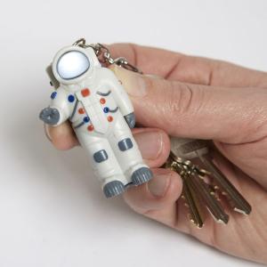 キーホルダー 宇宙飛行士 人気 キッカーランド ノイジーキーライト アストロノーツ キーチェーン Kikkerland