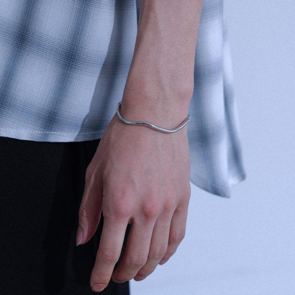 バングル メンズ アクセサリー ブレスレット シルバー 銀色 ウェーブデザイン 細身 重ね付け シン...