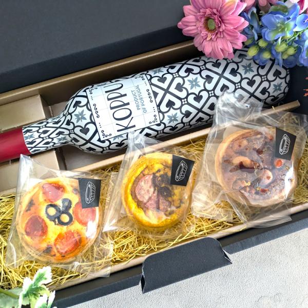 「ハレの日」にお届けしたい「神の舌を持つ」ソムリエが選ぶ「こだわりのタルトと赤ワインのギフトセット」