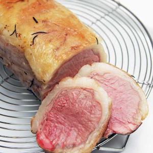 熟成ラム  仔羊 ノアゼット　ログ（鞍下ロース肉背脂包）不定貫　Kgあたり6,048円（税込）１本　400-700ｇ