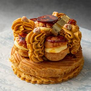サントノーレ【ベルグの4月】 塩キャラメル マカダミアナッツ シュー生地 アイスケーキ ほろ苦い スイーツ ギフト 濃厚