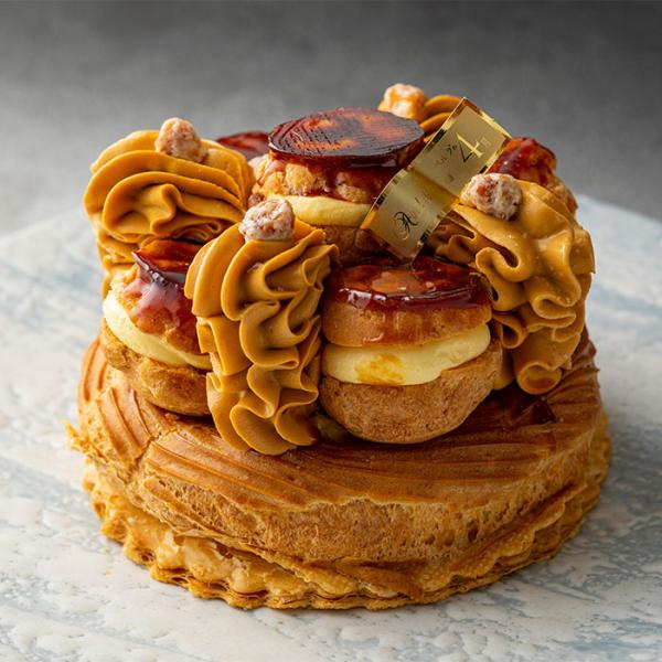 サントノーレ【ベルグの4月】 塩キャラメル マカダミアナッツ シュー生地 アイスケーキ ほろ苦い ス...