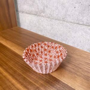 【250枚】8F・麻の葉柄（紅） 純白ペットケース 8号深口（50×30） 業務用 和柄 お弁当 惣菜 フードケース おかずカップ 250枚入×1本