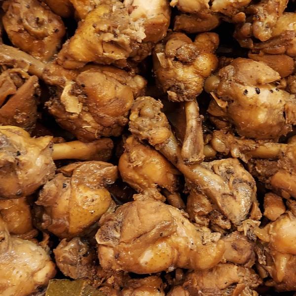 アドボ チキン　ADOBO CHICKEN