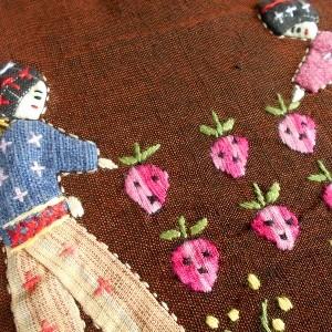 モン族 刺繍タペストリー1 : アジア雑貨 パンパラ - 通販 - Yahoo