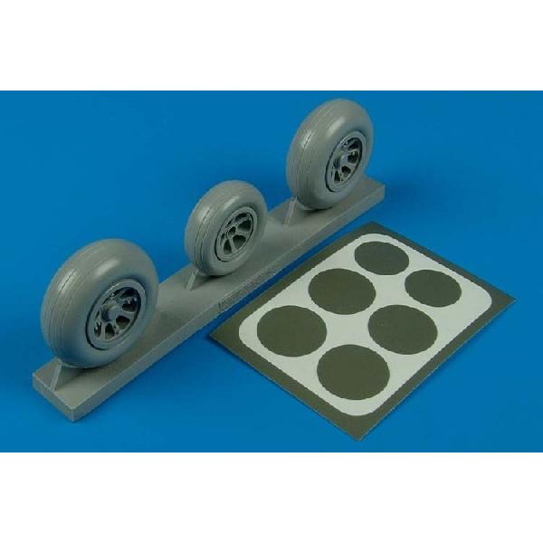 アイリス 2105 1/32 P-38 ライトニング 主輪とマスク(汎用)