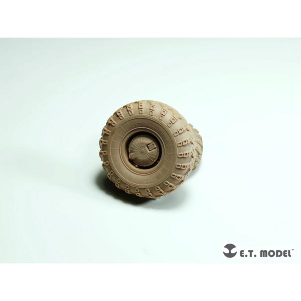 E.T.モデル P35-120 1/35 ロシア  BTR-80/80A APC 自重変形タイヤ(ワ...