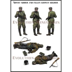 エボリューション EM-35244 1/35 WWII ソ連兵と倒れたドイツ兵(2)(2体)