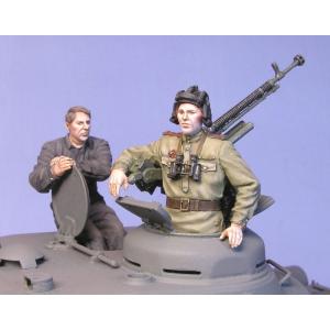 タンクモデル T-35099 1/35 ソビエト JS-2 タンククルー DShK機関銃付 1944...