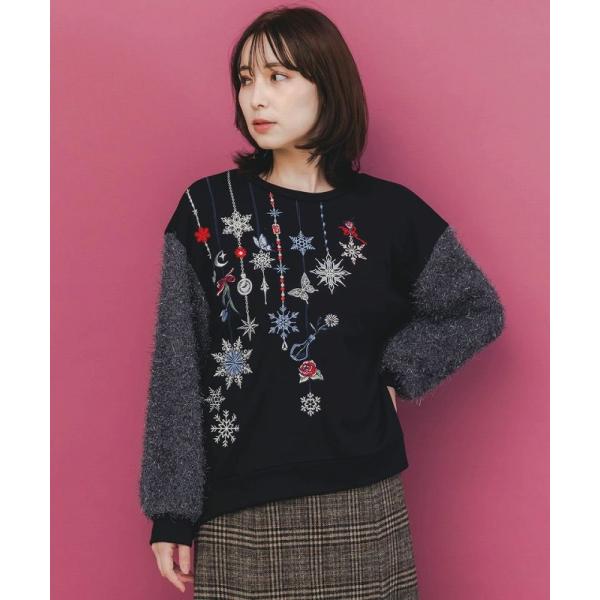 トップス SALE is ScoLar イズ スカラー 553260 雪の結晶ガーランド刺繍裏毛×ラ...