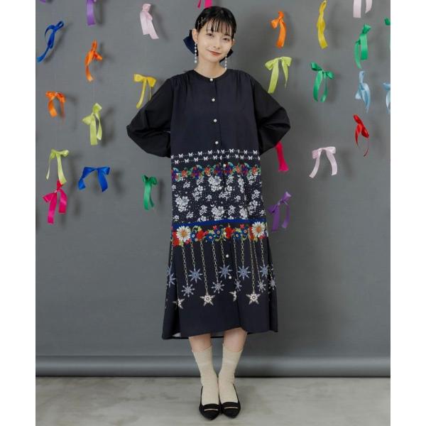 ワンピース is ScoLar イズ スカラー 553293 冬のオーナメント×花柄 前開きワンピー...