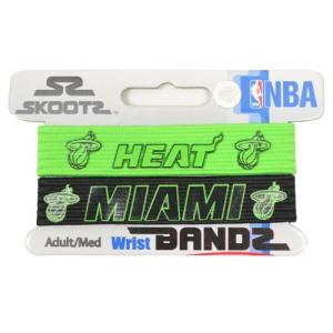 メール便OK NBA(エヌビーエー) NEON BAND 2PACK SKOOTZ ネオングリーンリストバンド（2本組み） マイアミ・ヒート｜paraspo