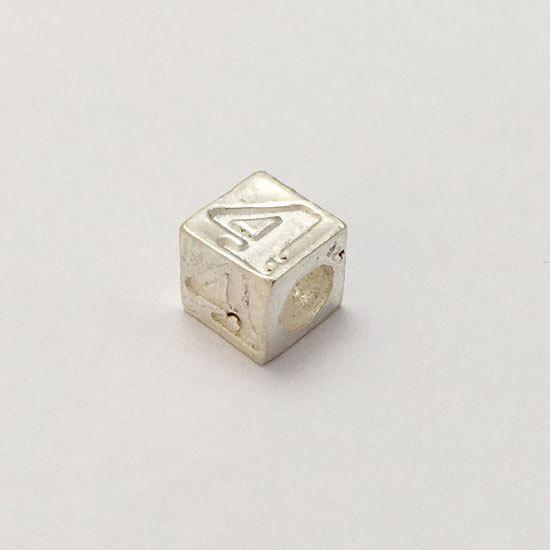 シルバーダイス4 / 高さ5.5mm / 横5.5mm