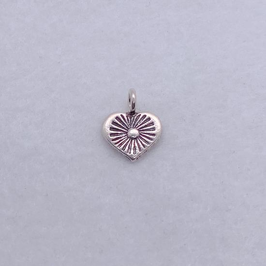 カレンシルバー チャーム太陽柄ハート型 / 縦12.5mm / 横10.2mm