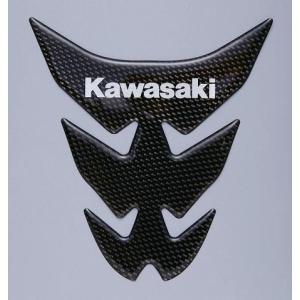 Kawasaki 「Kawasaki」ロゴ入りタンクパッド（カーボン調） J2007-0037｜partsonline