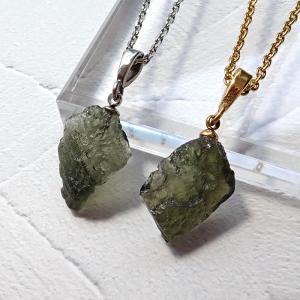 K18 モルダバイト原石 ペンダントトップ ペンダントヘッド レディース